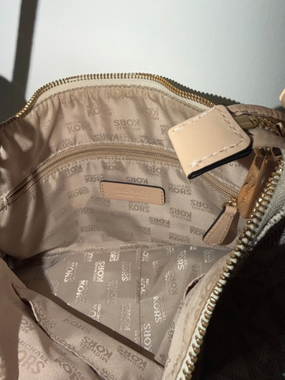 Michael Kors White and Beige MK Logo Shoulder Bag - Picture 4 of 4